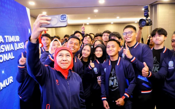 Thumbnail Gubernur Khofifah Lepas Kontingen SMK Jatim ke LKS Dikmen Nasional 2025, Semangati Raih Juara