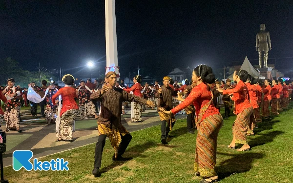 Thumbnail Guntur Wahono Gelar Festival Langen Beksan, 500 Penari dan Sinden Hidupkan Warisan Budaya Blitar