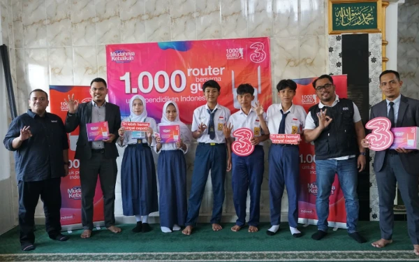 Thumbnail Tri Gandeng 1000 Guru Foundation, Kolaborasi Dukung Masa Depan Digital Indonesia hingga Pelosok Negeri