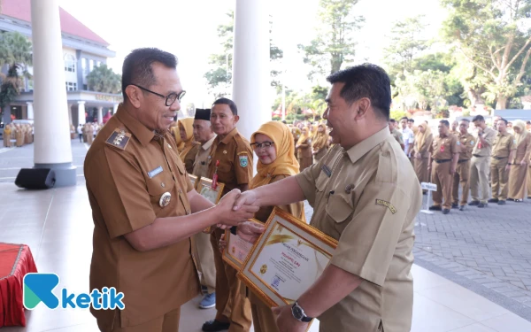 Thumbnail ‎10 ASN Purna Tugas Dapat Penghargaan dari Pemkot Batu