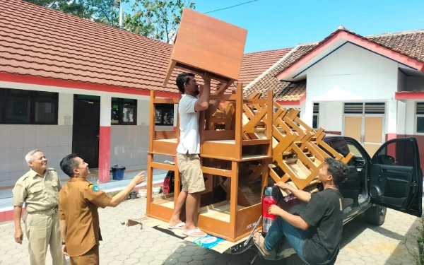 Thumbnail Berita - Dindikbud Pemalang Gerak Cepat Penuhi Sarpras di SDN Tegalmlati dan Longkeyang