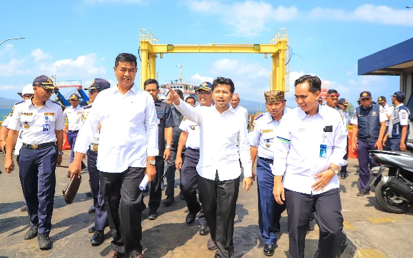 Thumbnail Berita - Macet Ekstrem di Pelabuhan Ketapang! Apa Strategi Pemprov Urai Antrean? Baca Di Sini