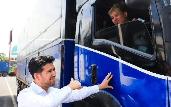 Thumbnail Berita - Dampak Penutupan Jalur Gumitir, Bagaimana Jurus Emil Dardak Antisipasi Kelangkaan BBM?