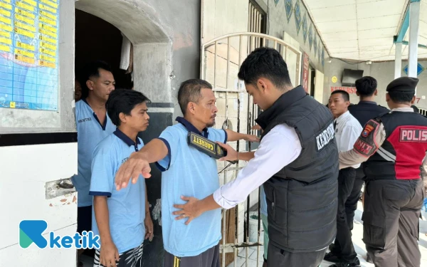 Thumbnail Berantas Narkoba, Rutan Situbondo Gelar Razia Gabungan dan Tes Urine Mendadak