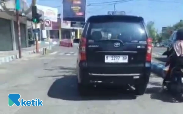 Thumbnail Mobil Dinas Berubah Jadi Plat Putih, Pemkab Sampang Beri Klarifikasi