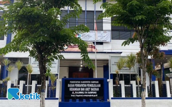 Thumbnail BPPKAD Sampang Akui Tak Bisa Tindak Pengguna Mobil Dinas Berpelat Putih