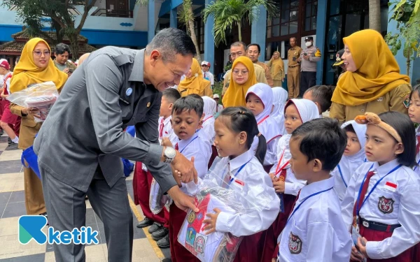 Thumbnail Pembagian Seragam Gratis Sekolah Negeri di Kota Malang Baru Tercapai 10 Persen