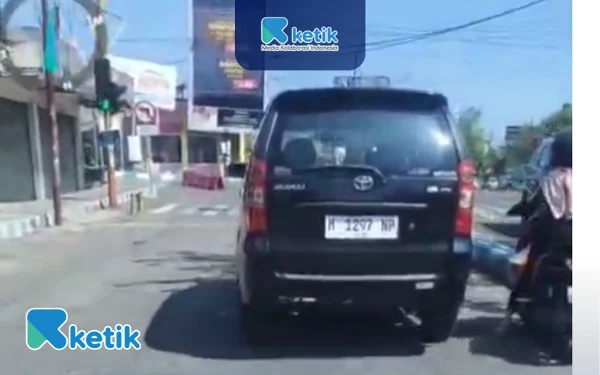 Thumbnail Polres Sampang Tegaskan Pelat Putih di Mobil Dinas Melanggar Aturan, BPPKAD Terkesan Tutup Mata?