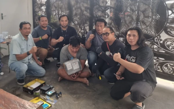 Thumbnail Berita - Cari Barang Bukti Ganja, BNNP Jatim dan BNN Kota Mojokerto Geledah Rumah