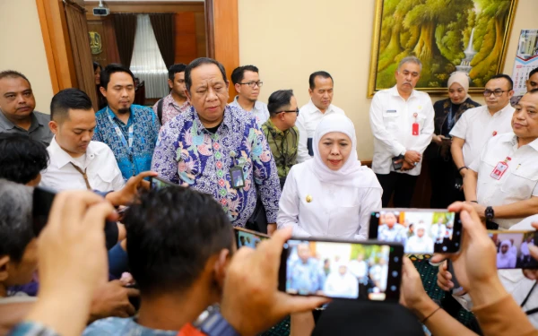 Thumbnail Gubernur Khofifah Kordinasi dengan Pertamina, Pastikan Distribusi dan Stok BBM di Jember Aman