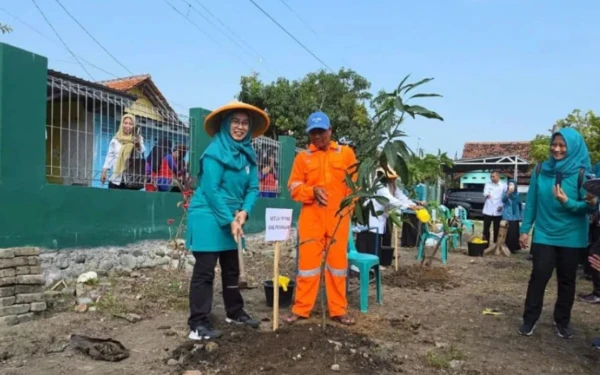Thumbnail Berita - Hijaukan Pemalang, PKK Komitmen Tanam Pohon Setiap Rabu Pon