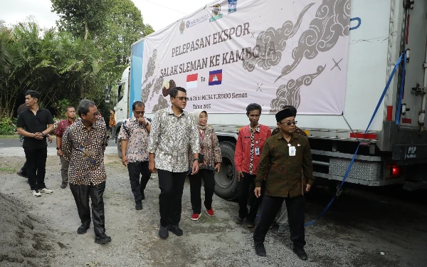 Thumbnail Berita - Salak Sleman Go Internasional, Wabup Lepas Ekspor ke Kamboja