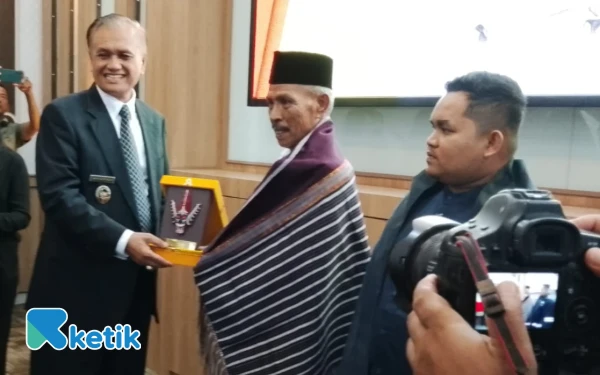 Thumbnail Berita - Terobosan Ekonomi: Aceh Singkil dan Pakpak Bharat Bangun Jalan Perbatasan, Permudah Distribusi Hasil Pertanian