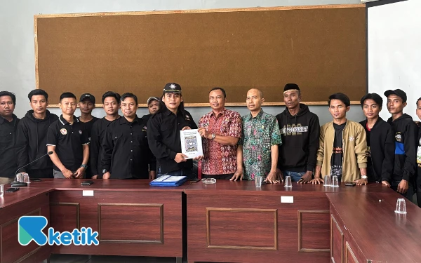 Thumbnail PSHT Cabang Sampang Serahkan Pembaruan Legalitas ke Bakesbangpol