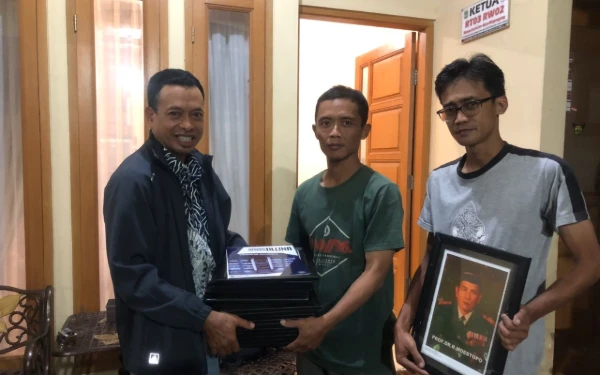 Thumbnail Pusdipwasbang Unitri Sumbang Foto Pahlawan Nasional di Dau Malang, Kuatkan Semangat Kebangsaan