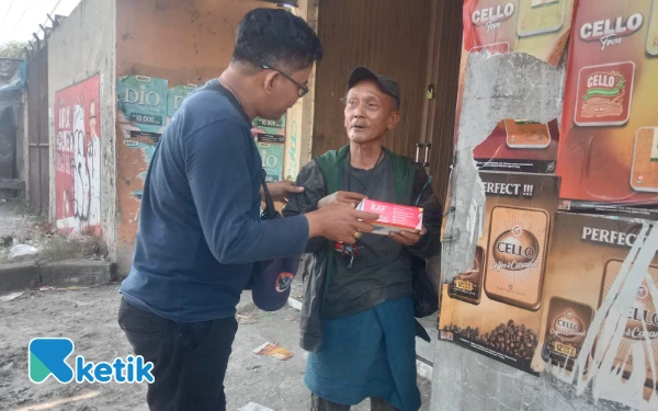 Thumbnail Jumat Kliwon Berbagi, Media Ketik Biro Pemalang dan Pekalongan Bagikan 100 Nasi Kotak
