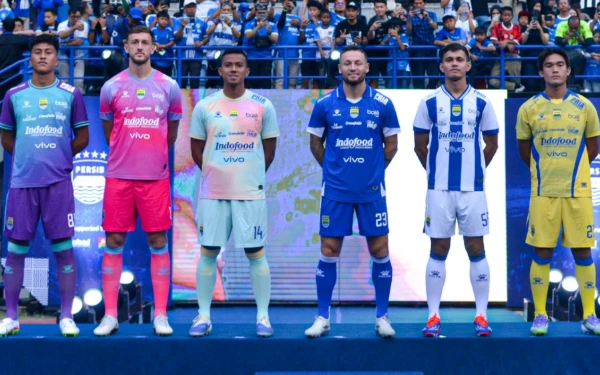 Thumbnail Filosofi 'City of Champions' di Balik Desain Jersey Terbaru Persib Bandung