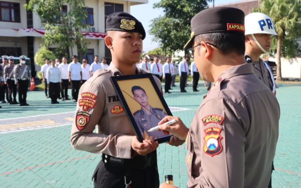 Thumbnail Anggota Polres Batu Dipecat karena Langgar Kode Etik   ‎