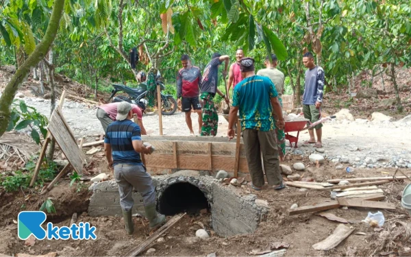 Thumbnail Berita - Kuping Gorong-Gorong Jadi Saksi, Kekompakan TNI dan Warga Wujudkan Jalan Impian di Aceh Tenggara