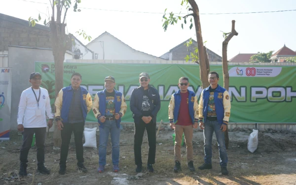 Thumbnail Berita - Penanaman Pohon KAI Daop 7 Madiun Simbol Jaga Kelestarian Lingkungan