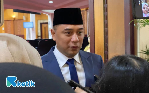 Thumbnail Bendera One Piece di Surabaya, Wali Kota Surabaya Eri Cahyadi: Aku Senengane Naruto