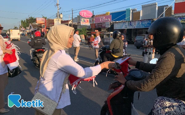 Thumbnail DPC Gerindra Kabupaten Blitar Bagikan Ratusan Bendera Merah Putih