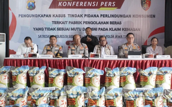 Thumbnail Satgas Pangan Polresta Sidoarjo Bongkar Produksi Beras Oplosan, Kapolda Jatim: Sangat Merugikan Masyarakat