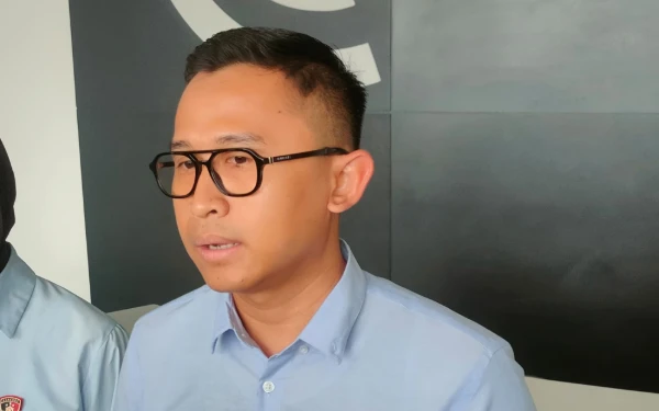 Thumbnail Jual Pacar Lewat Open BO, Pria 22 Tahun di Surabaya Jadi Tersangka