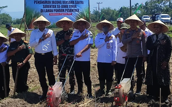 Thumbnail Sinergi Polres Bondowoso dan Ponpes Mambaul Ulum Wujudkan Dukungan Terhadap Program Ketahanan Pangan Nasional