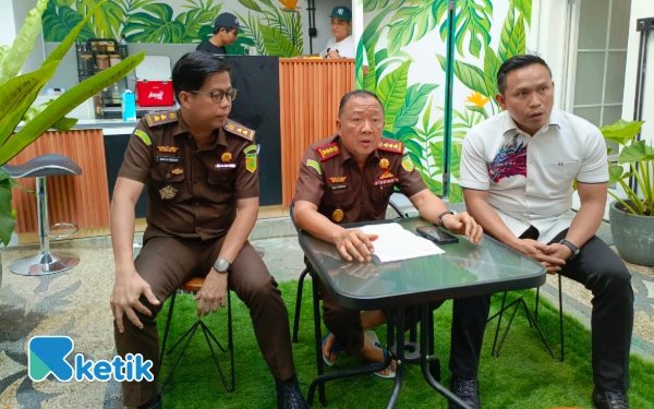 Thumbnail Berkas Perkara Eks Wawali Kota Palembang dan Suaminya Dinyatakan Lengkap oleh Kejari