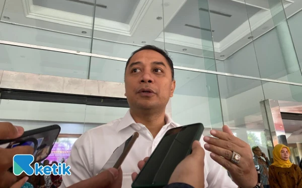 Thumbnail Wali Kota Surabaya Eri Cahyadi Tegas, Merah Putih Tak Boleh Dibandingkan dengan Bendera Apa Pun