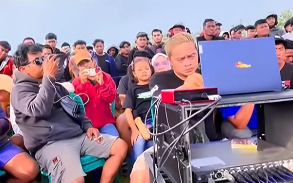 Thumbnail Memed Viral: Sound Horeg Satukan Warga Guyub Rela Nabung Kas RT Setahun Sebelumnya