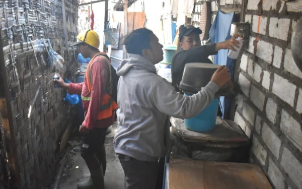 Thumbnail Normalisasi Sungai Kalianak, Pemkot Surabaya Tertibkan 54 Bangunan