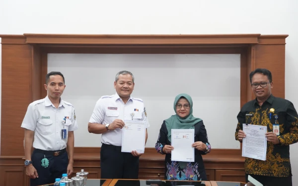 Thumbnail Sinergi Pelayanan dan Pengelolaan Aset, KAI Daop 7 Madiun Teken MoU dengan Pemkab Magetan