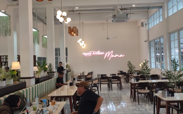 Thumbnail Pempek Mama Musi Buka Cabang Keempat di Jalan Kapten Arivai, Usung Konsep Restoran Modern