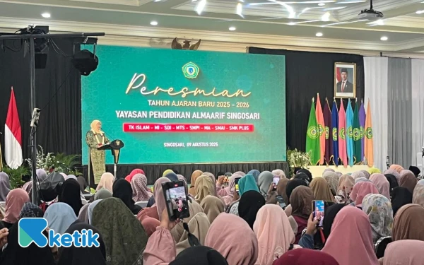 Thumbnail Khofifah Resmikan Tahun Ajaran 2025/2026, Dorong Sekolah Perkuat Pendidikan Karakter dan Akhlak