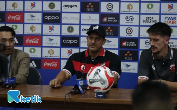 Thumbnail Berita - Madura United Kalah dari Persis Solo, Alfredo Vera Kritik Lini Pertahanan