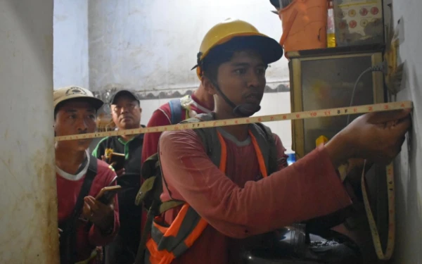 Thumbnail Penolakan Warga Soal Penertiban Sungai Kalianak, Camat Krembangan Minta Bukti Valid