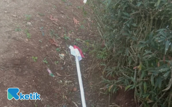 Thumbnail Jelang HUT RI ke-80, Bendera Merah Putih di Bandar Pacitan Jadi Sasaran Perusakan