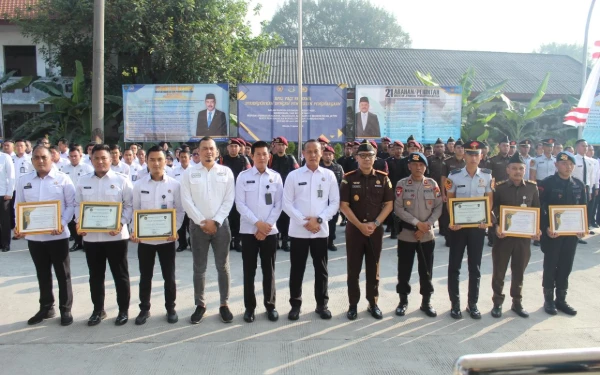 Thumbnail Petugas Rutan Kelas 1 Surabaya Dapat Penghargaan Usai Gagalkan Penyelundupan Narkotika