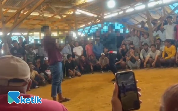 Thumbnail Marak Sabung Ayam di Desa Bira Tengah Sampang, Warga Desak Polisi Bertindak