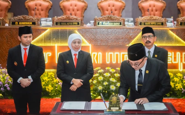 Thumbnail Gubernur Khofifah dan DPRD Jatim Sepakati Nota KUA-PPAS Perubahan APBD 2025