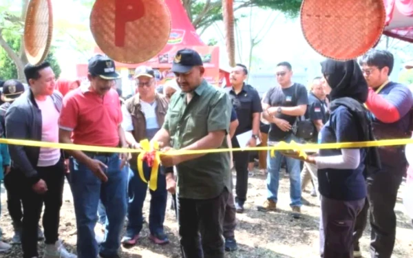 Thumbnail Bupati Pemalang Apresiasi Mahasiswa UGM Dorong Potensi Wisata Curug Bengkawah