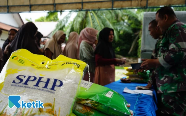 Thumbnail Berita - Hanya 2 Jam, 4 Ton Beras Pasar Pangan Murah Kodim dan Bulog di Abdya Ludes Terjual