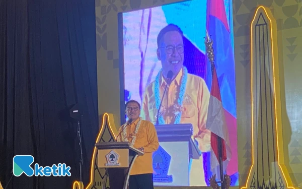 Thumbnail Arif Fathoni Puji Keahlian “Memangku” Wali Kota Surabaya Eri Cahyadi