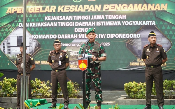Thumbnail Berita - Kejati Jateng dan DIY Gelar Apel Kesiapan Pengamanan Bersama Kodam IV/Diponegoro