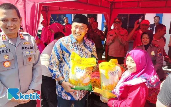 Thumbnail Lakukan Gerakan Pangan, Polres Situbondo Jual 30 Ton Beras Murah