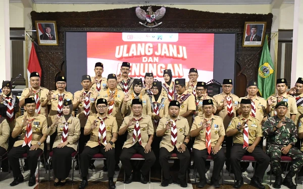 Thumbnail Berita - Ulang Janji Pramuka Bondowoso: Menyulut Semangat Pengabdian di Tengah Renungan Malam