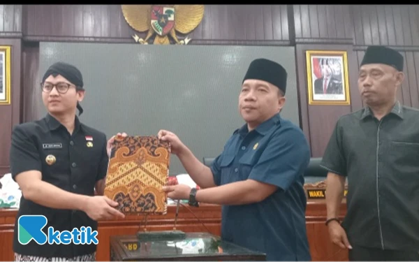 Thumbnail Berita - DPRD Trenggalek dan Pemkab Sepakati Nota KUA-PPAS APBD 2026