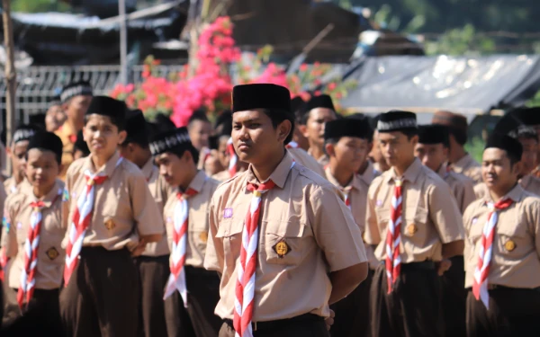 Thumbnail Berita - Santri Pondok Pesantren Nurul Jadid Peringati Hari Pramuka dengan Semangat Perjuangan